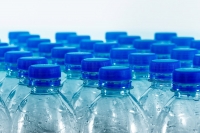 Η καναδική εταιρεία που μετατρέπει τα πλαστικά απόβλητα σε οικοδομικά υλικά