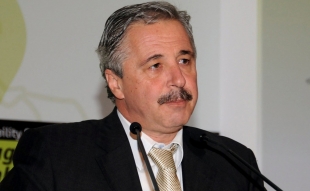 &laquo;&Epsilon;&xi;&omicron;&iota;&kappa;&omicron;&nu;ό&mu;&eta;&sigma;&eta; &kappa;&alpha;&tau;' &Omicron;ί&kappa;&omicron;&nu;&raquo;: &Epsilon;&nu;ί&sigma;&chi;&upsilon;&sigma;&eta; &tau;&omicron;&upsilon; &pi;&rho;&omicron;&gamma;&rho;ά&mu;&mu;&alpha;&tau;&omicron;&sigmaf; &zeta;&eta;&tau;ά &omicron; &Gamma;. &Mu;&alpha;&nu;&iota;ά&tau;&eta;&sigmaf;