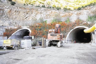 &Tau;&alpha; &mu;&epsilon;&gamma;ά&lambda;&alpha; έ&rho;&gamma;&alpha; &sigma;&tau;&omicron;&upsilon;&sigmaf; &alpha;&upsilon;&tau;&omicron;&kappa;&iota;&nu;&eta;&tau;ό&delta;&rho;&omicron;&mu;&omicron;&upsilon;&sigmaf; &xi;&epsilon;&kappa;&iota;&nu;&omicron;ύ&nu; &pi;&rho;&iota;&nu; &alpha;&pi;ό &tau;&omicron; &Pi;ά&sigma;&chi;&alpha;