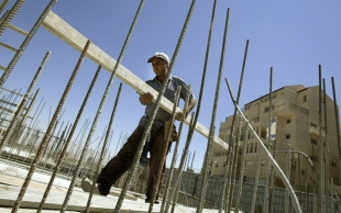 &Omicron;&iota;&kappa;&omicron;&delta;&omicron;&mu;ή: &Pi;&tau;ώ&sigma;&eta; 31,2% &sigma;&tau;&iota;&sigmaf; &nu;έ&epsilon;&sigmaf; ά&delta;&epsilon;&iota;&epsilon;&sigmaf;, &tau;&omicron; 10&mu;&eta;&nu;&omicron; 2013